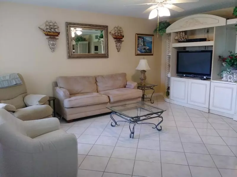 320 W Horizons 204, Boynton Beach, FL 33435