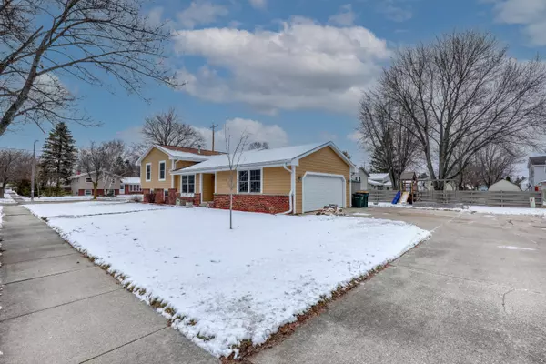 West Bend, WI 53090,707 Sandy Acre Dr