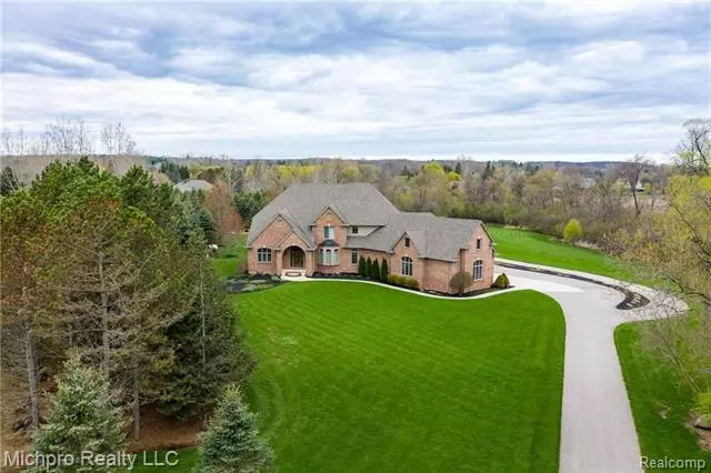 73443 HIDDEN CREEK LN, Bruce Twp, MI 48065