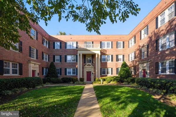 2111 SUITLAND TER SE #302, Washington, DC 20020