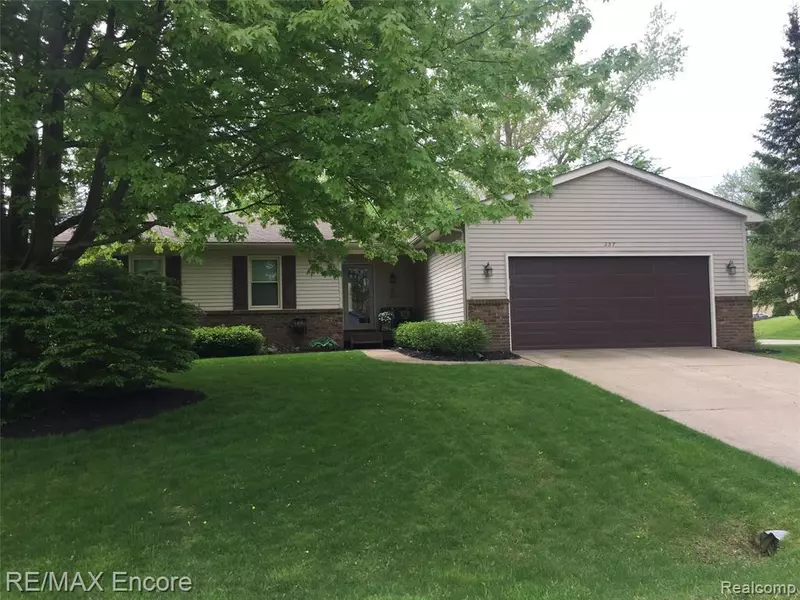 237 BUCKHORN Drive, Lake Orion, MI 48362 2815