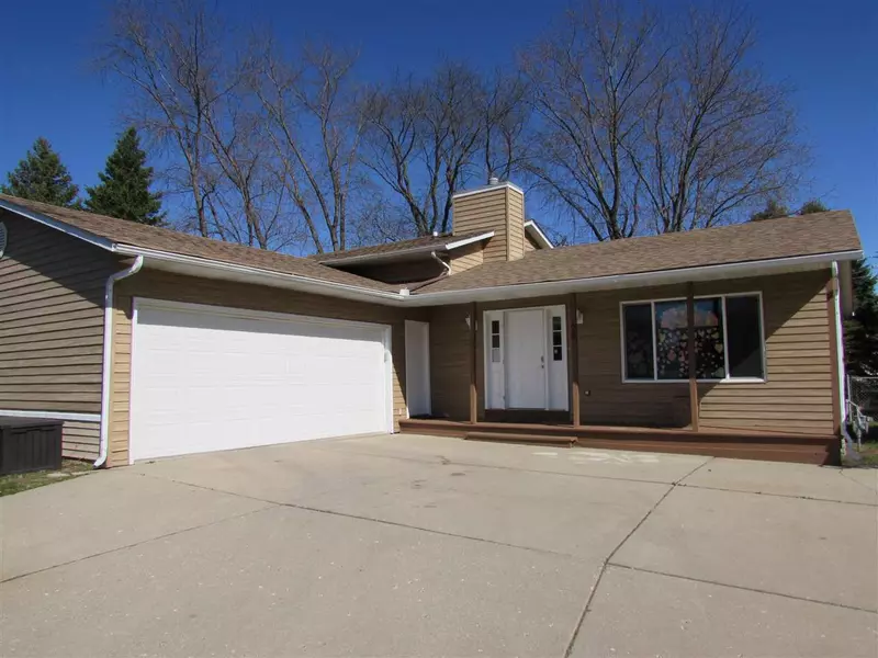 29 Sauk Ct, Janesville, WI 53545-2233