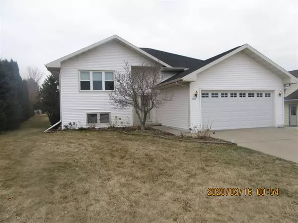 1327 Terapin Tr, Janesville, WI 53545