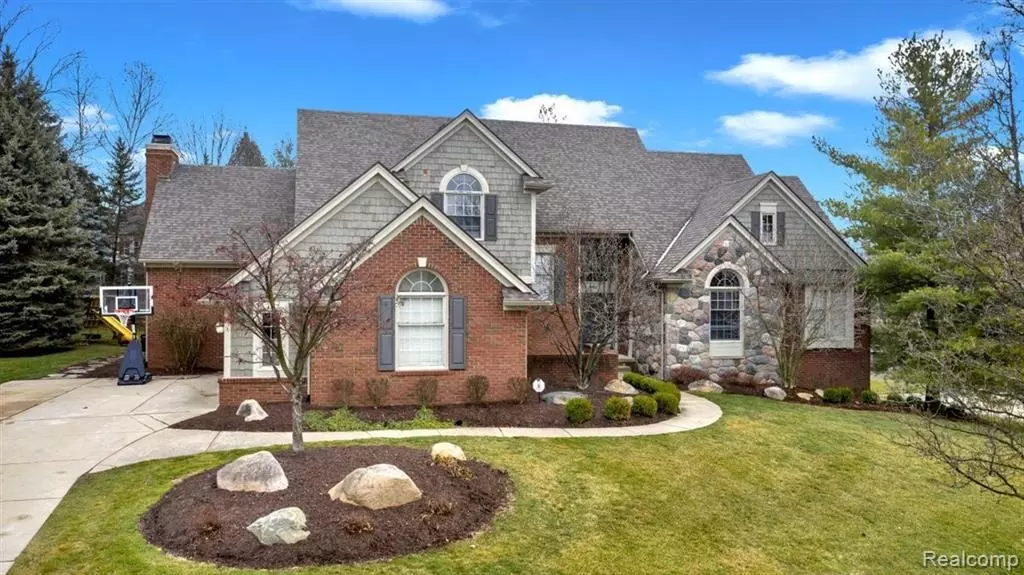 1982 RAINBOW Drive, Rochester Hills, MI 48306 3242