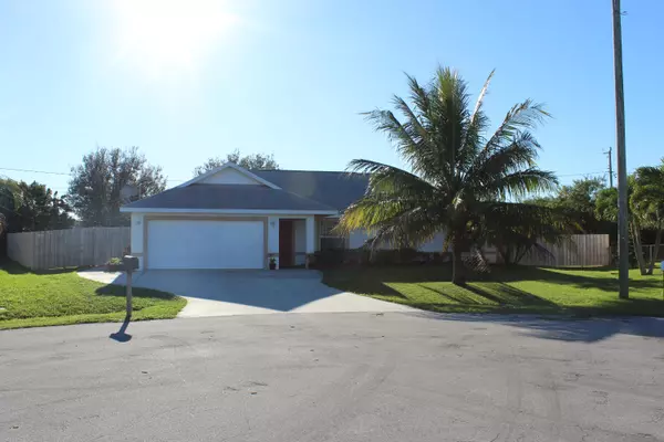 3002 SE Tipton CT, Port Saint Lucie, FL 34952