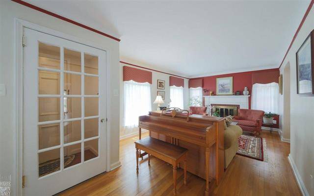 Grosse Pointe Woods, MI 48236,2134 Beaufait