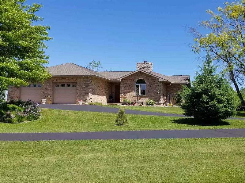 2404 Hammond Rd, Stoughton, WI 53589