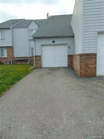 St Clair Shores, MI 48081,727 GORDON CIR