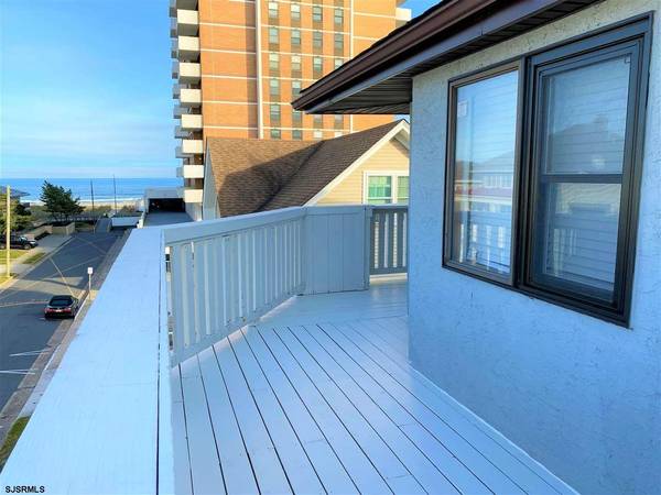 104 S Frankfort Ave #4, Ventnor, NJ 08406