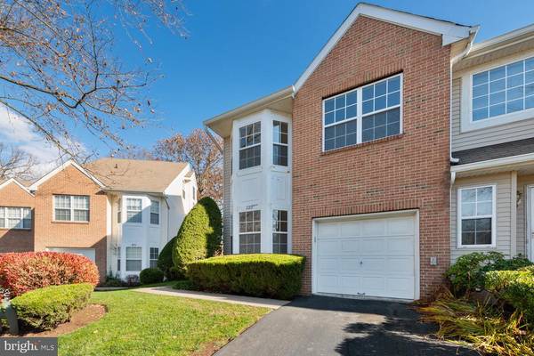 228 HIDDEN WOODS CT, Piscataway, NJ 08854