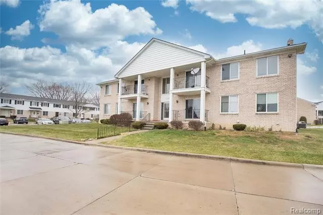 14163 IVANHOE DR APT 207, Sterling Heights, MI 48312