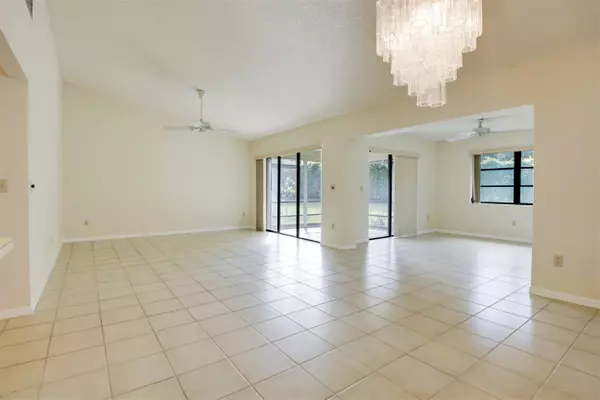 Greenacres, FL 33463,6337 Tall Cyress CIR