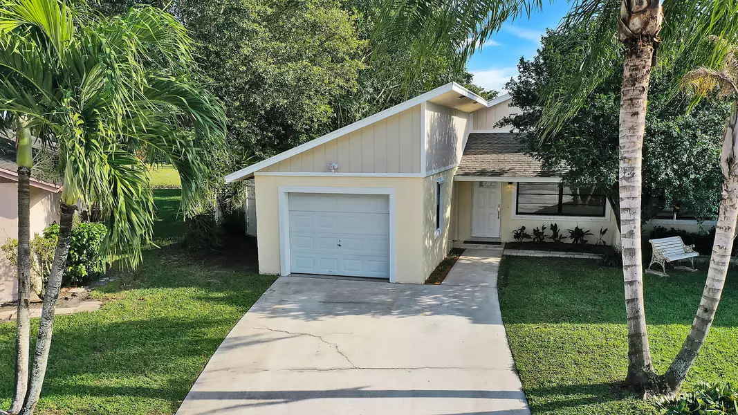 880 Lantern Tree LN, Wellington, FL 33414