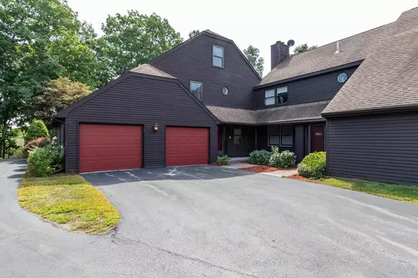 39 Stacey CIR, Windham, NH 03087