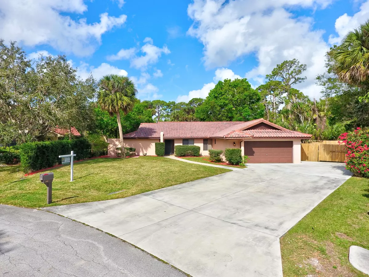 Port Saint Lucie, FL 34952,910 Elyse CIR