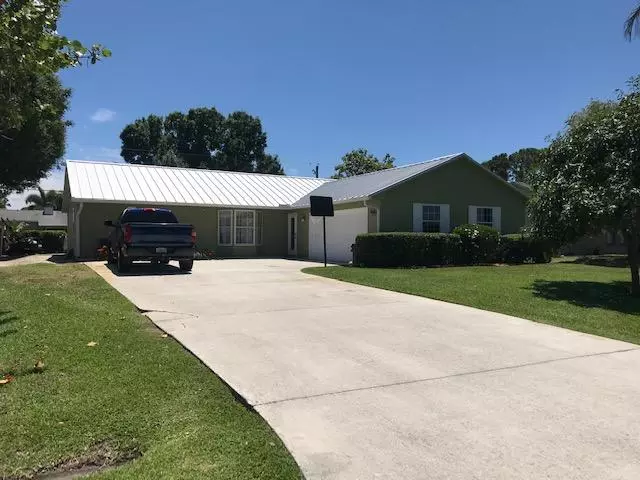 658 SE Streamlet AVE, Port Saint Lucie, FL 34983