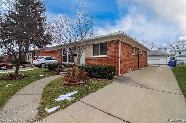 8210 WORMER Street, Dearborn Heights, MI 48127 1355