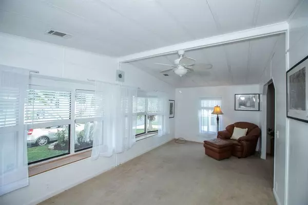 Barefoot Bay, FL 32976,811 Silverthorn CT