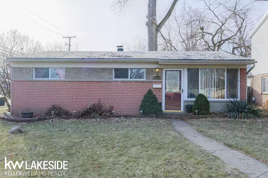 35011 Fairchild St, Westland, MI 48186-4348