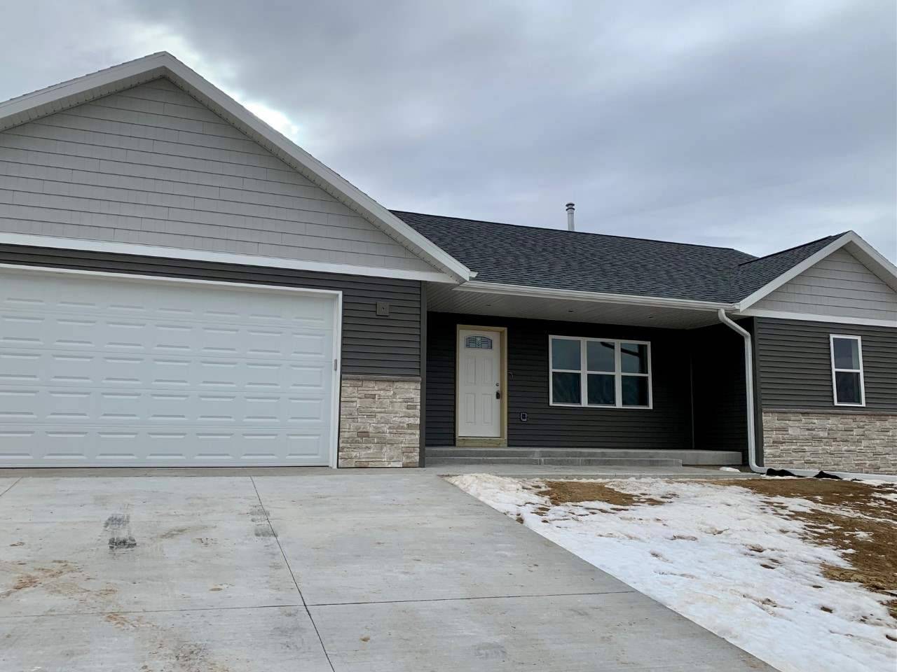 2128 Cambridge Ct, Reedsburg, WI 53959