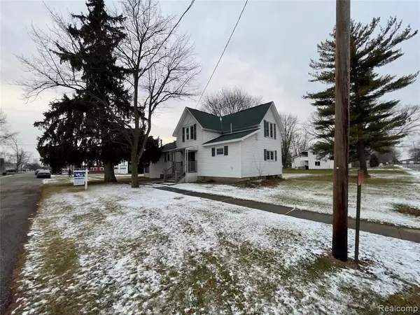 New Lothrop, MI 48460 7717,8073 ORCHARD Street