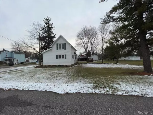 New Lothrop, MI 48460 7717,8073 ORCHARD Street