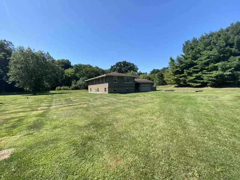 1383 Drotning Rd, Deerfield, WI 53531-9743