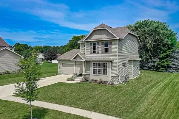 308 Heritage Square Dr, Deerfield, WI 53531