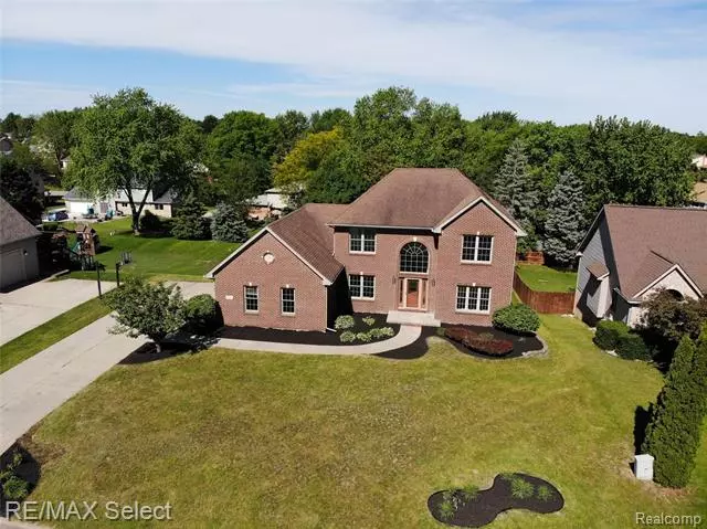 552 CHASSEUR DR, Grand Blanc, MI 48439