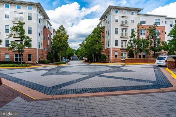 9486 VIRGINIA CENTER BLVD #101, Vienna, VA 22181