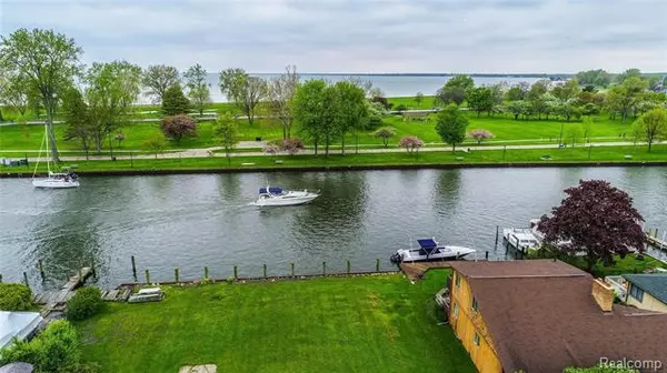 Harrison Twp, MI 48045,37783 Huron Pointe DR