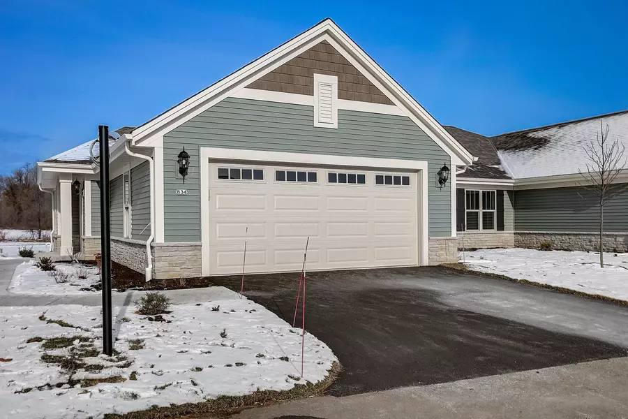 834 Margo Cir Unit 0401, Eagle, WI 53119