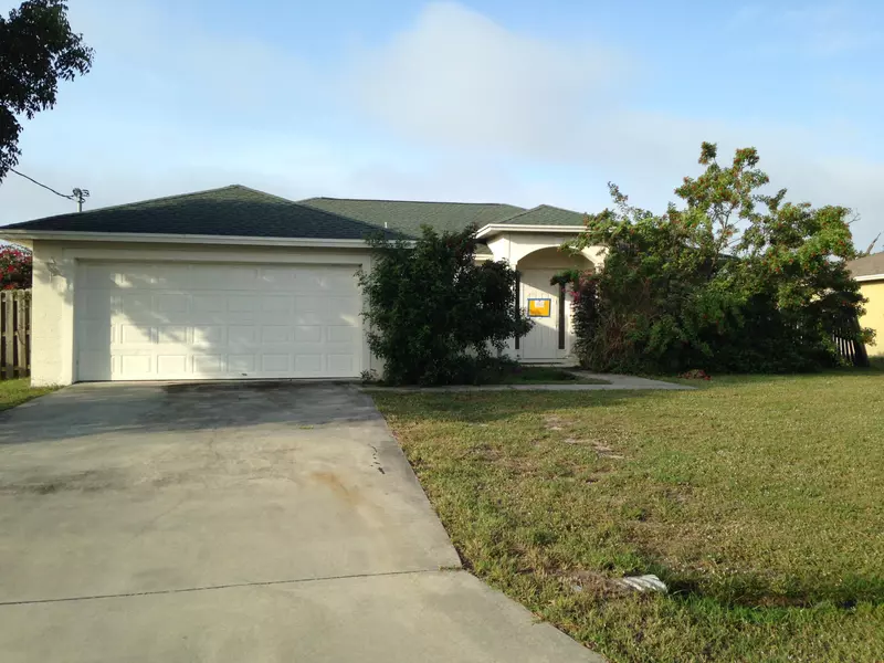 2194 SW Idaho LN, Port Saint Lucie, FL 34953