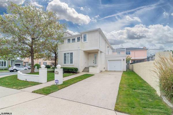 2 Bayside Ct, Margate, NJ 08402