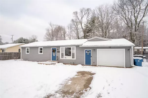 328 W Lackie Ct, Sanford, MI 48657