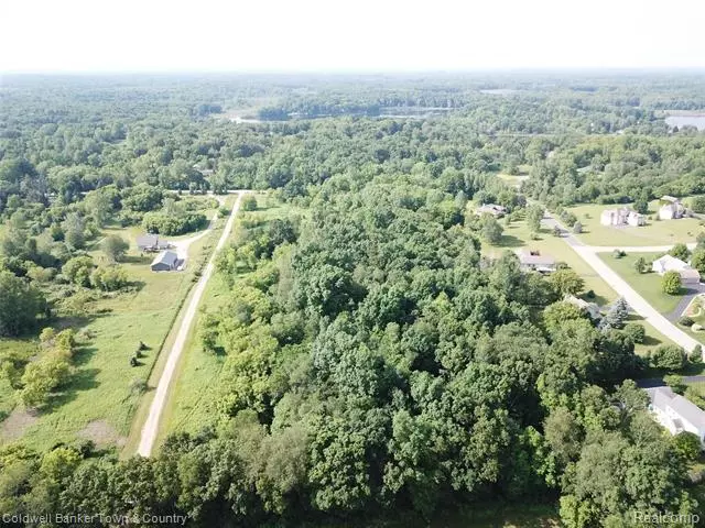 Genoa Twp, MI 48843,000 E Coon Lake