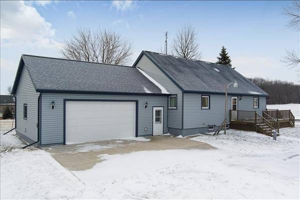 4317 Center Rd, Newton, WI 54220