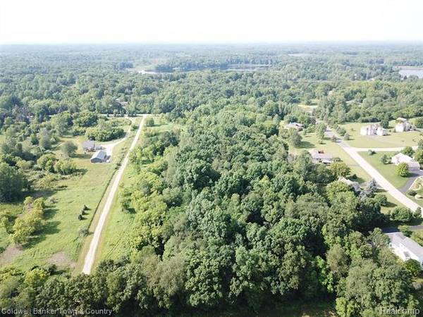 000 E Coon Lake, Genoa Twp, MI 48843