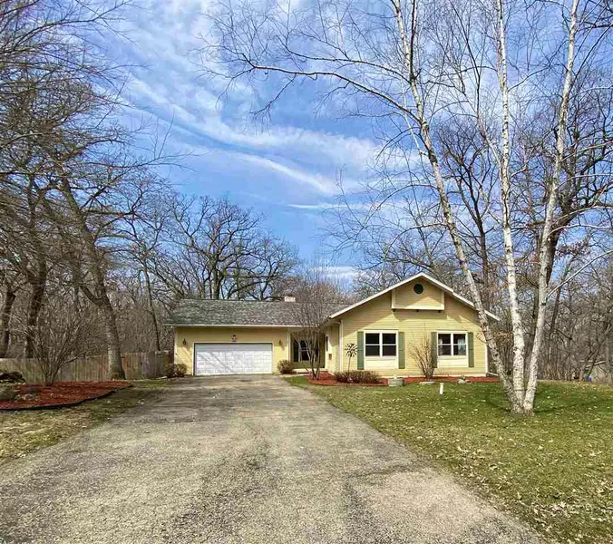 5855 Winchester Ave, Marshall, WI 53559