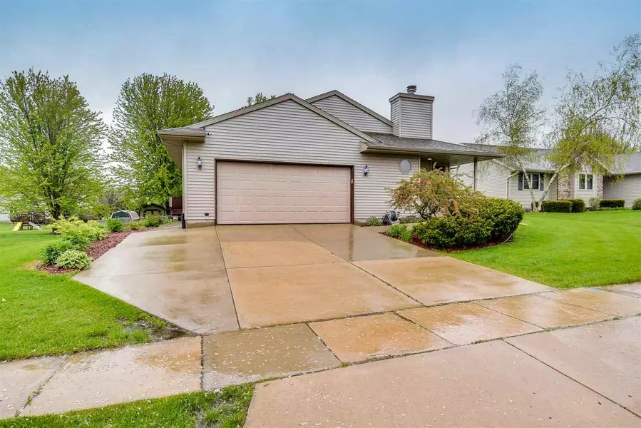 311 Overlook Terr, Marshall, WI 53559