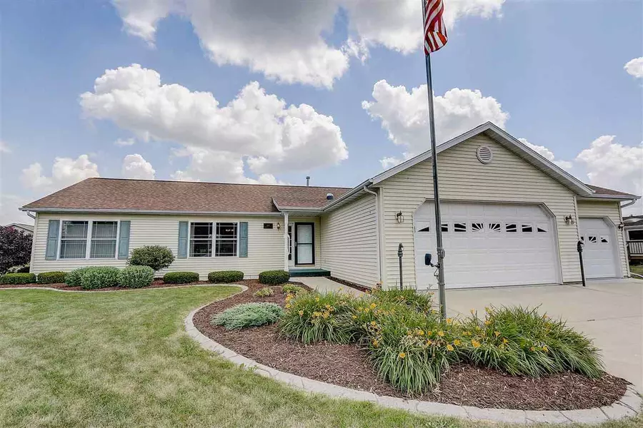 406 Overlook Terr, Marshall, WI 53559