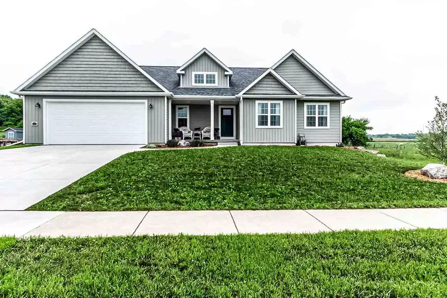 619 Mourning Dove Ct, Marshall, WI 53559