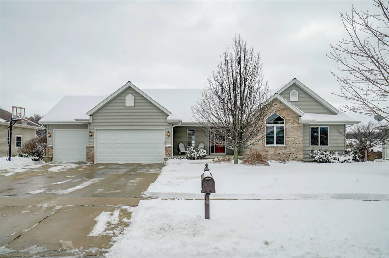 324 Meadow Crest Tr, Cottage Grove, WI 53527