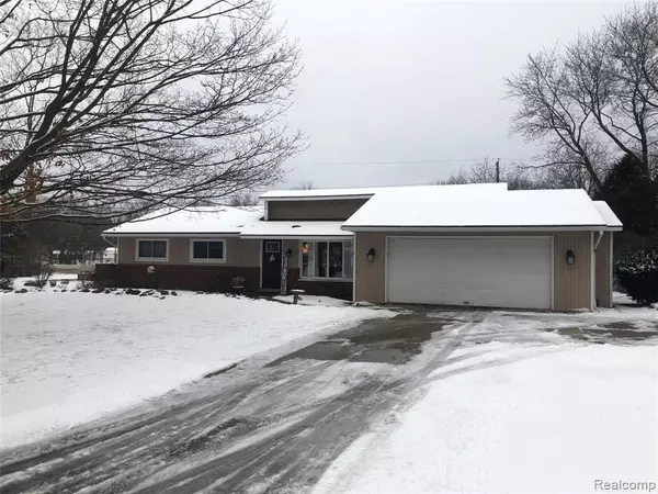 Clarkston, MI 48346 2223,6921 ALMOND Lane