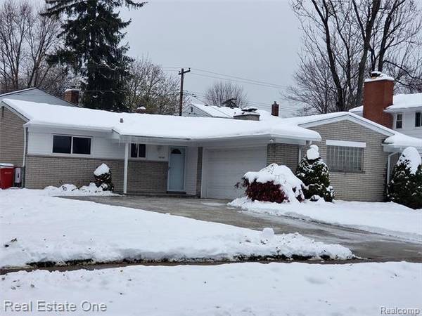 28247 E LARKMOOR, Southfield, MI 48076