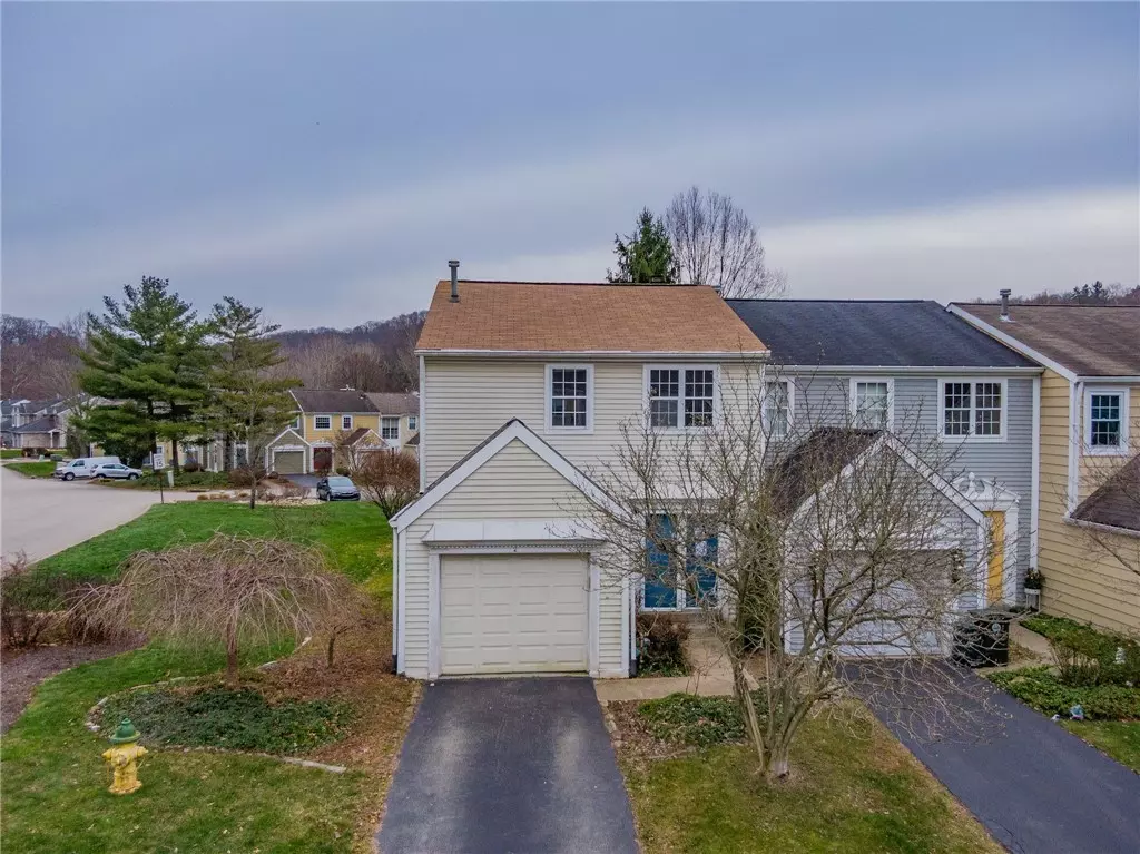 Oakmont, PA 15139,2 New London Ln