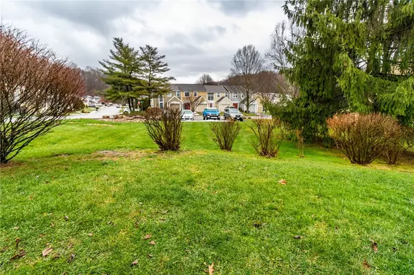 Oakmont, PA 15139,2 New London Ln