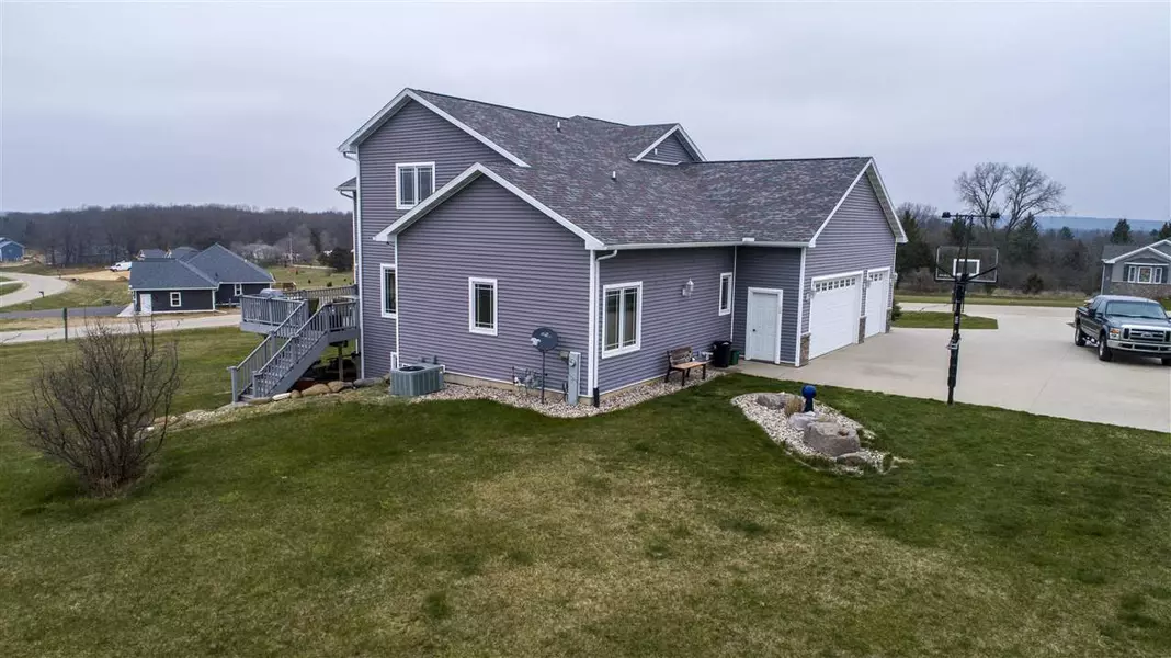 N7157 Pacific Ridge, Pardeeville, WI 53954