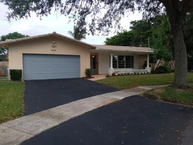 5221 SW 8th ST, Plantation, FL 33317