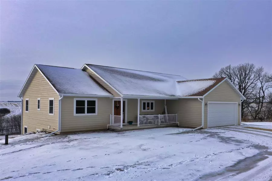 W6687 Farmers Grove Rd, Monticello, WI 53570